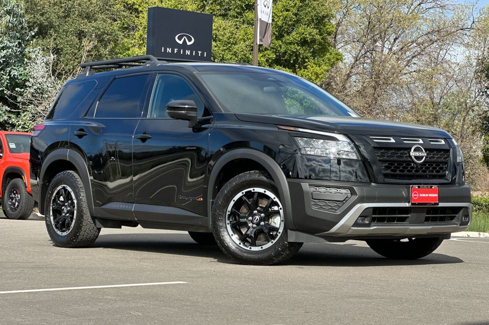 2025 Nissan Pathfinder — side profile view